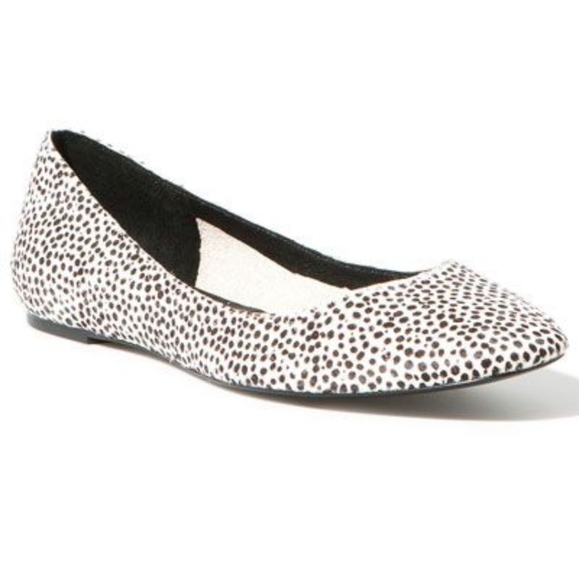 Authentic! 7 For All Mankind Addison Flats, in original box, sz 5.5 - Picture 4 of 6